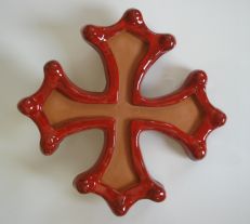 Croix occitane semi évidée diamètre 33 émaillé extérieur rouge