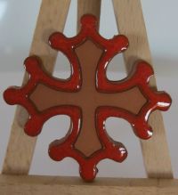 Magnet Croix Occitane diamètre 5 cm émaillé rouge à l'extérieur